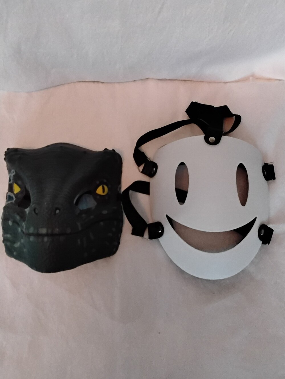 1 Green Dinosaur Face Mask And 1 White Smiling Face Mask 2 Pc